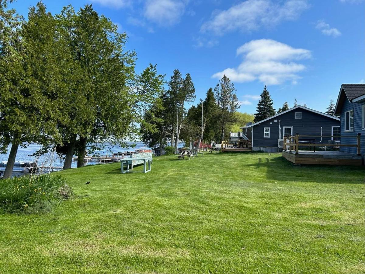 Myriad Fins Cottage And Marina Kawartha Lakes Exterior photo