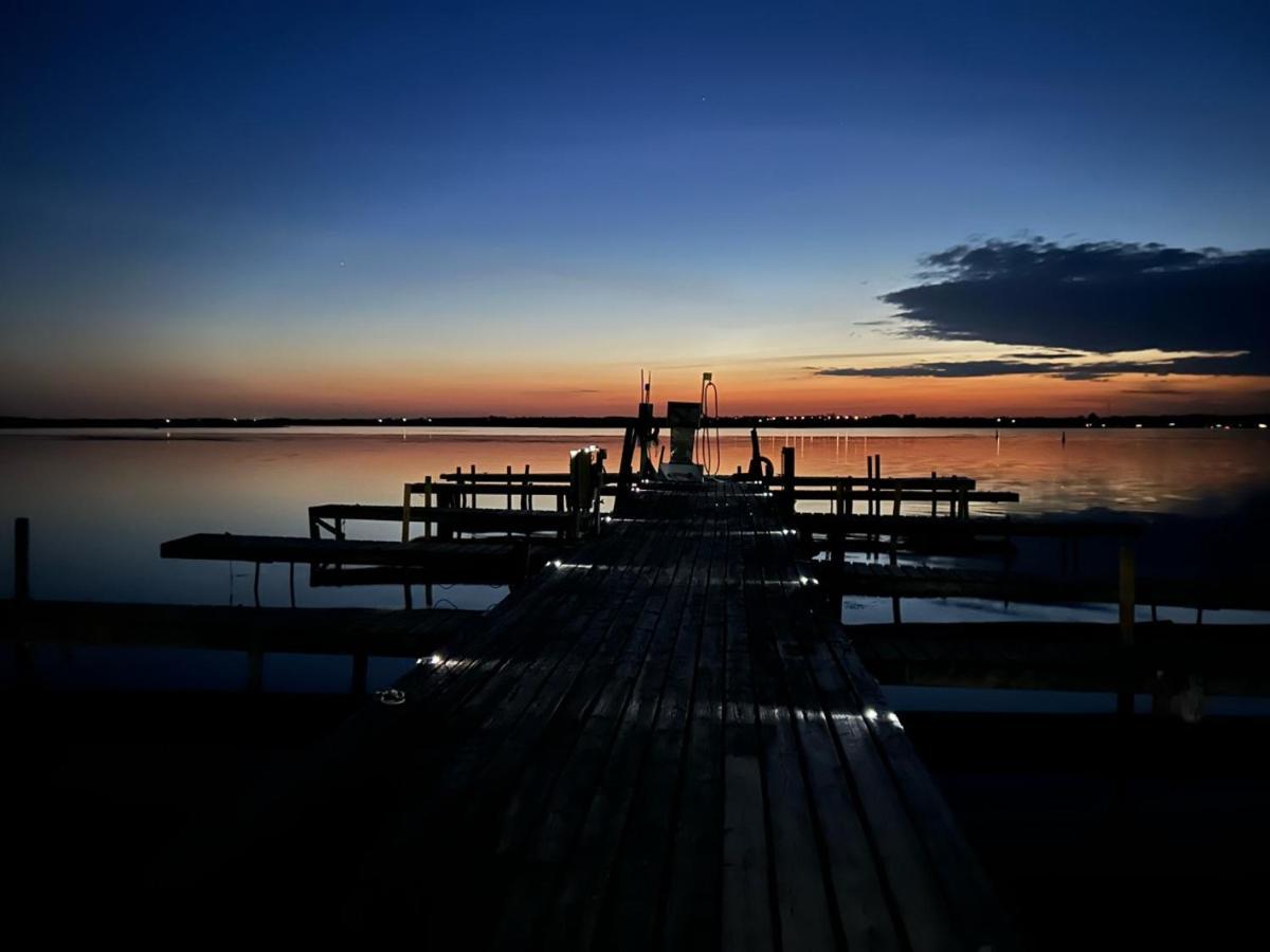 Myriad Fins Cottage And Marina Kawartha Lakes Exterior photo