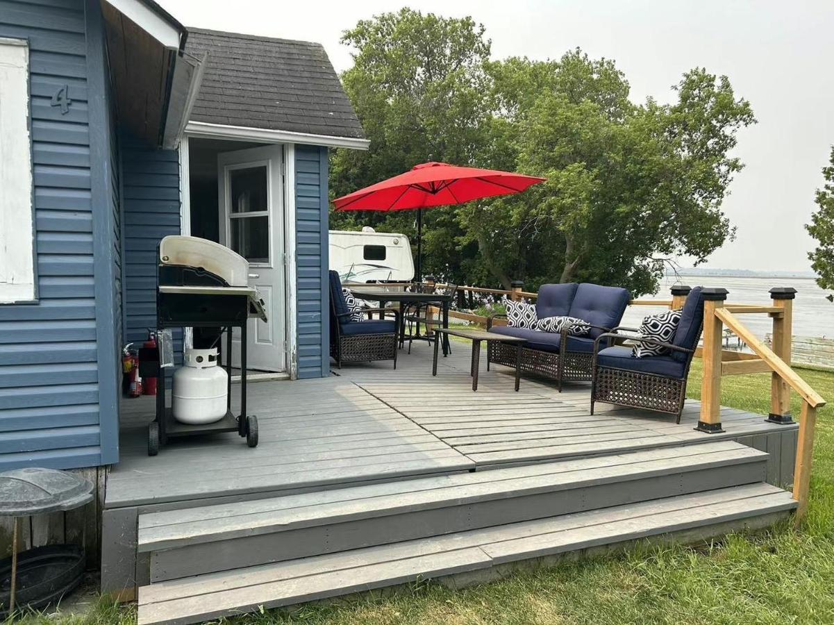 Myriad Fins Cottage And Marina Kawartha Lakes Exterior photo
