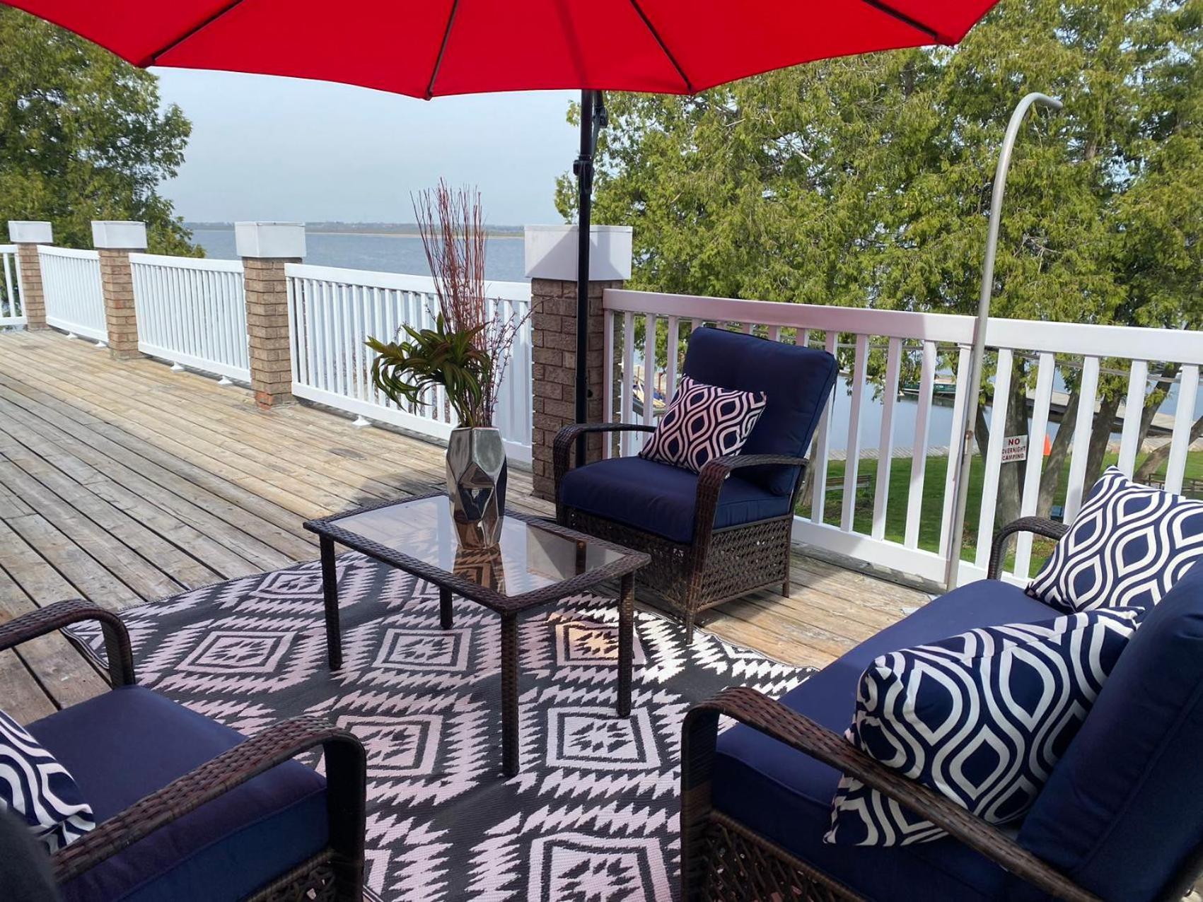Myriad Fins Cottage And Marina Kawartha Lakes Exterior photo