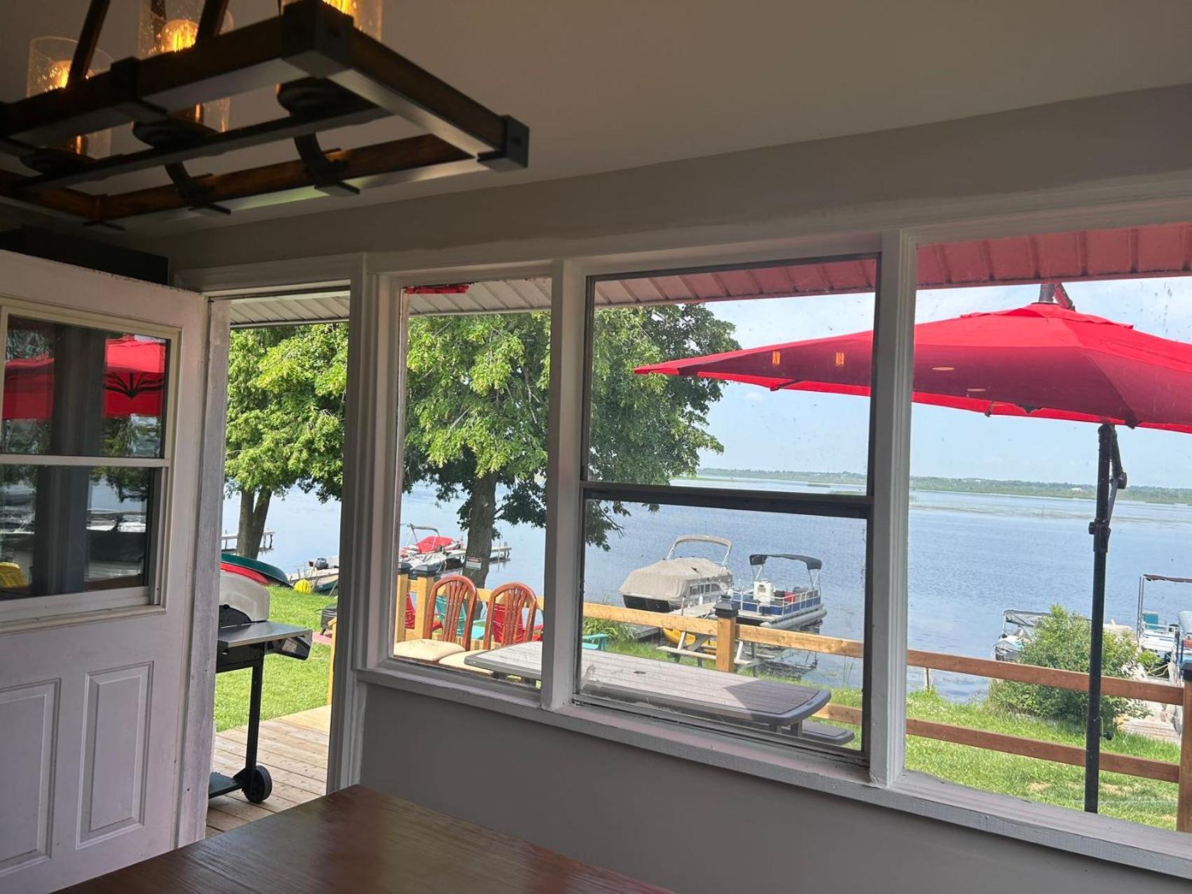 Myriad Fins Cottage And Marina Kawartha Lakes Exterior photo