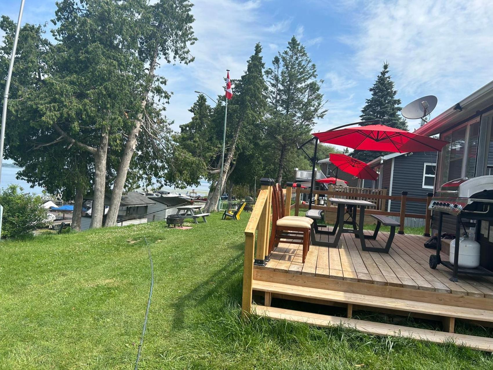Myriad Fins Cottage And Marina Kawartha Lakes Exterior photo